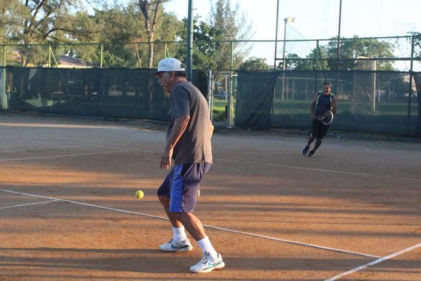 Rafael Flores y José Luis Arrequín en acción.