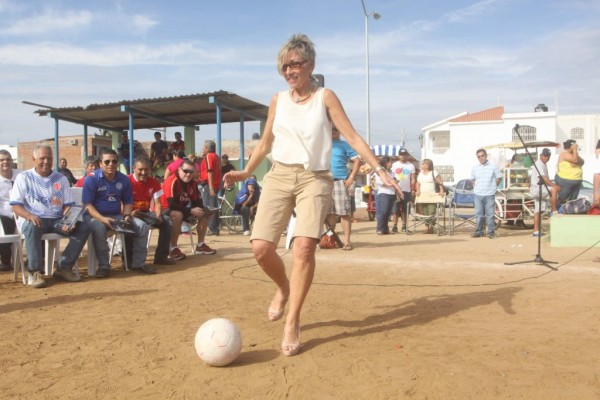 Abrirán cancha de futbol de la Unidad Deportiva Flores Magón hasta que el Alcalde Carlos Felton lo autorice