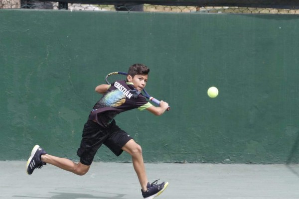 Sebastián Arévalo gana la categoría 2006.