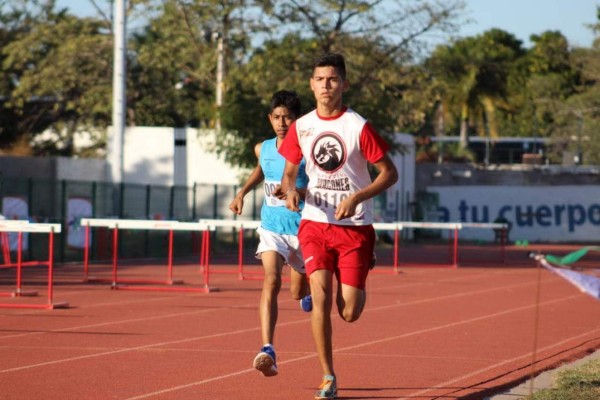 Los atletas mazatlecos dominan el primer día de actividades.