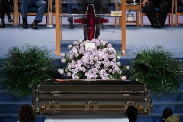 El féretro de Aretha Franklin en el Greater Grace Temple de Detroit, Michigan.