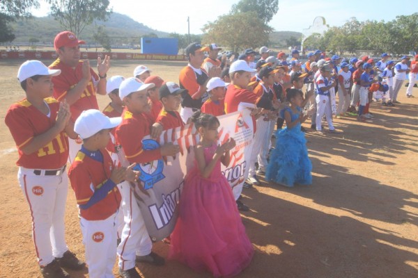 Celebran peloteritos apertura de una nueva temporada en el Club Chololos