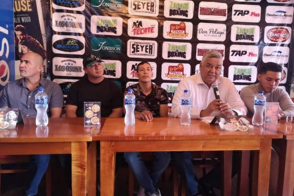 El promotor Jesús Zápari presenta la función Con Rumbo a la Cima.