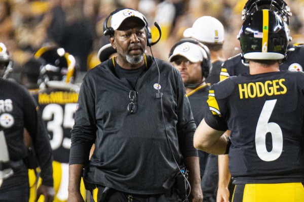 El entrenador de receptores de los Steelers, Darryl Drake, tuvo una larga trayectoria en la NFL.