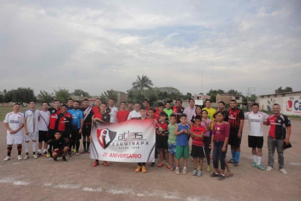 Los asistentes al juego.