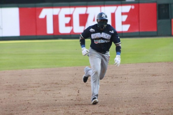 Yadir Drake es el líder de hits de la Liga Mexicana del Pacífico.