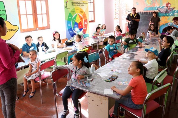 Niños y niñas participan en el Taller de Pascua de Arte Infantil que organiza el Masin.