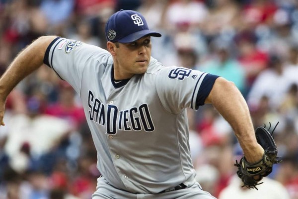 Padres de San Diego retiene a Craig Stammen.