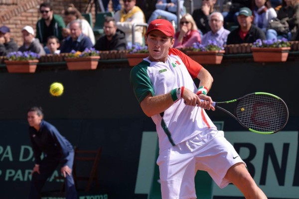Luis Patiño se impone en tres sets.