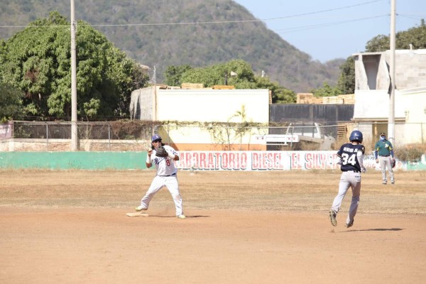 Familia Zamora consigue valioso triunfo en la Liga ZC del Polluelos