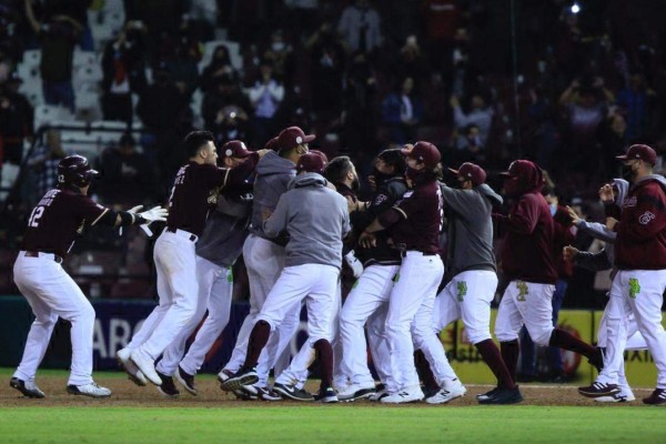 Tomateros de Culiacán celebra su triunfo.