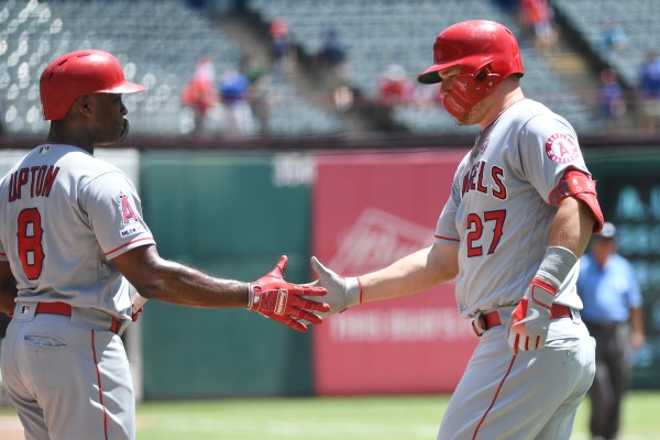 Mike Trout y Andrew Heaney fijan récords en triunfo de Angelinos