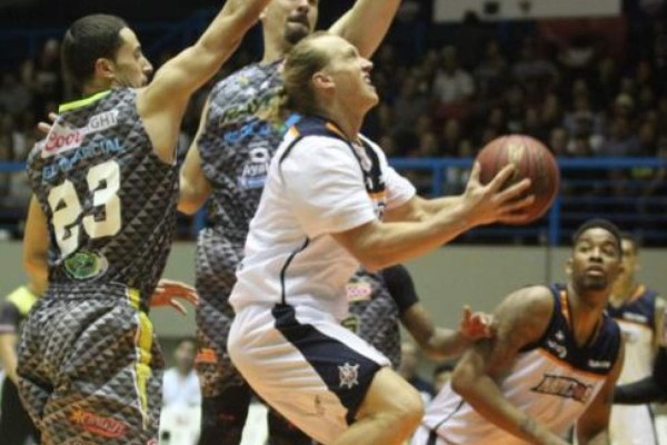 Regresa el ídolo Jeff Ledbetter a Náuticos de Mazatlán