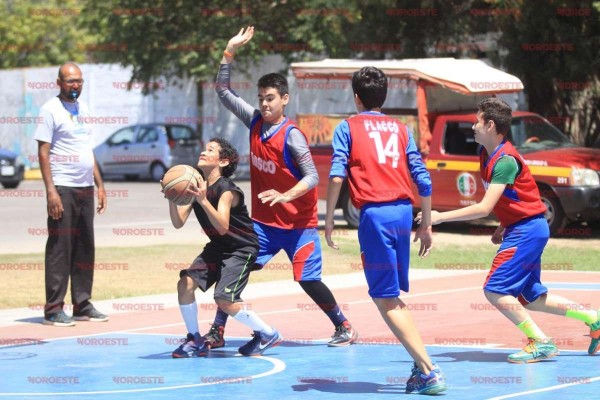 Partido entre Colegio Herbart Tepic y Colegio Bosco de Navojoa en la categoría Pasarela varonil.