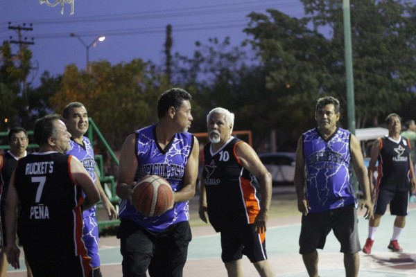 Exhiben mayor experiencia en Torneo de Baloncesto categoría Maxi