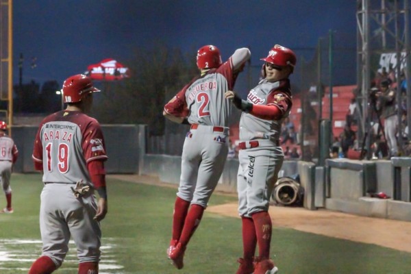 Diablos Rojos gana el primero de la serie.