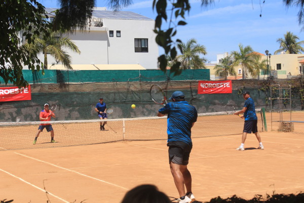 Llegó la hora de celebrar al Racquet Club Las Gaviotas de tenis