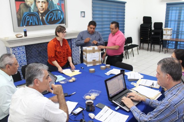 Con un pie afuera, y siguen encontronazos entre comités municipales del PAN y Sebastián Zamudio
