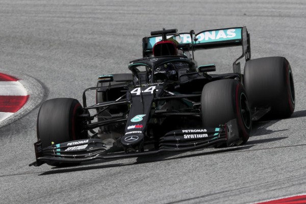 El seis veces campeón de la Fórmula 1 ganó su primera carrera de la temporada. (Foto: Twitter @MercedesAMGF1)