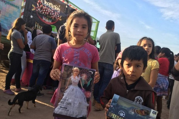 Los pequeños recibieron a Santa Claus