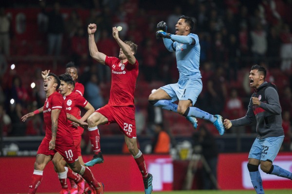 Toluca le pasa por encima a Pachuca y se instala en semifinales