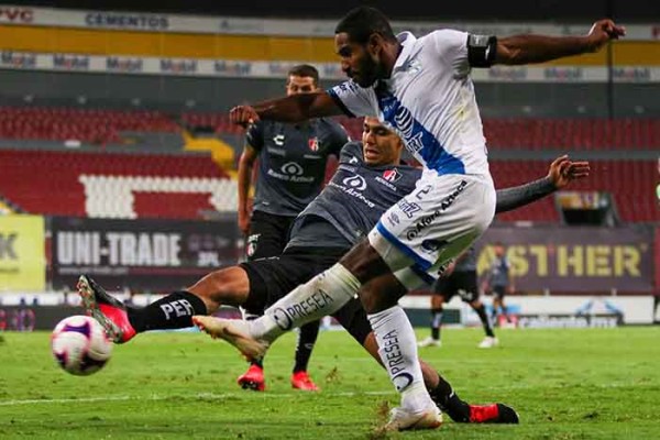 Puebla mantiene esperanzas al derrotar por la mínima al Atlas