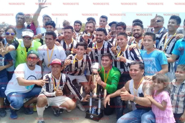 Servigrúas celebra su título.