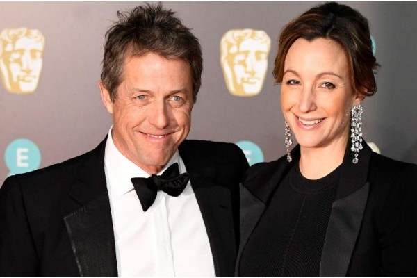 Hugh Grant y Anna Eberstein