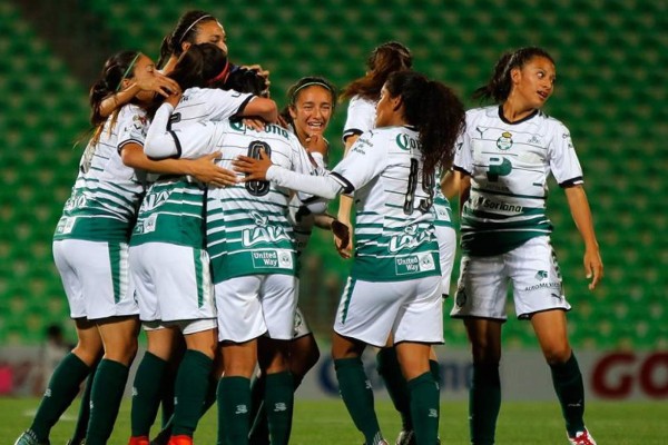 Santos complicó el futuro de Chivas.
