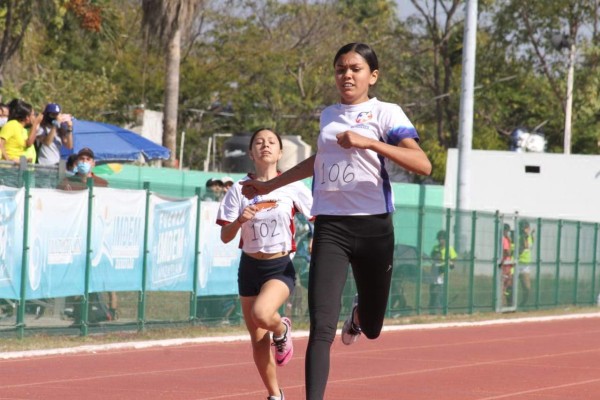 Los atletas se dieron cita este domingo en la pista de la Unidad Deportiva Benito Juárez.