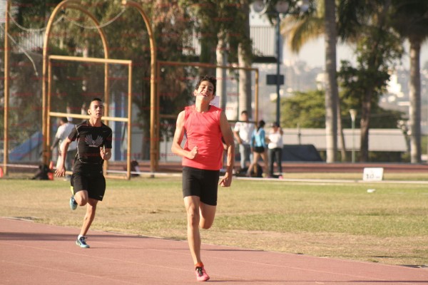 En atletismo la competencia fue reñida.