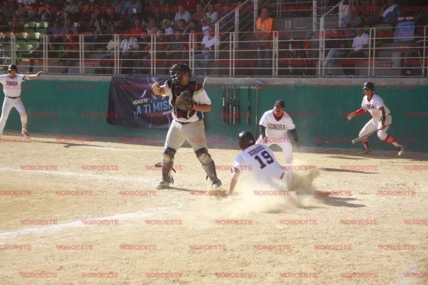 Adrián Rodríguez llega barrido a la registradora con la carrera del empate por Sonora.