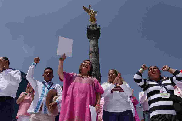 $!Xóchitl Gálvez recibe constancia como candidata del Frente Amplio en el Ángel