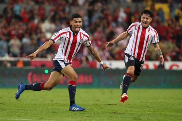Orbelín Pineda festeja su gol.