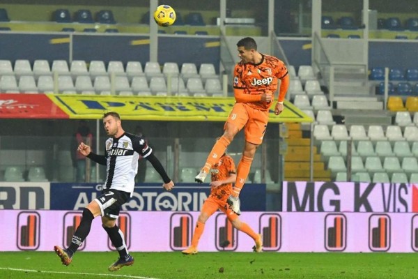 Cristiano Ronaldo anotó en par de ocasiones para la Juventus.