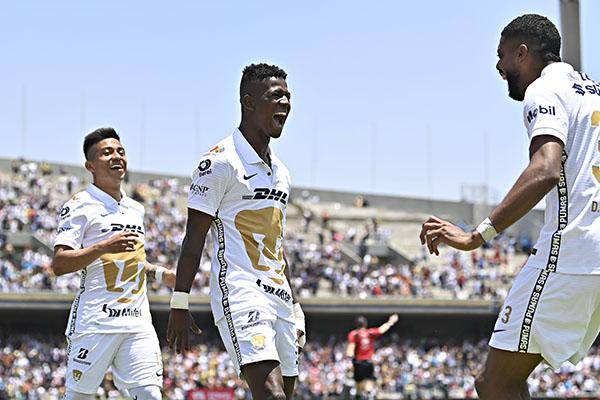Washington Corozo en festejo de gol.