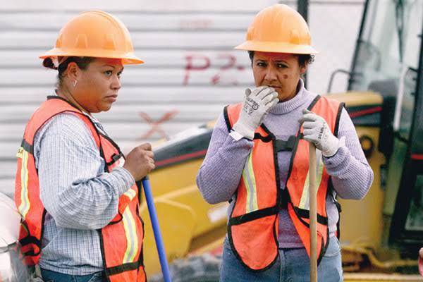 Para las mujeres, revela el IMCO, es más difícil acceder a cargos con toma de decisiones.