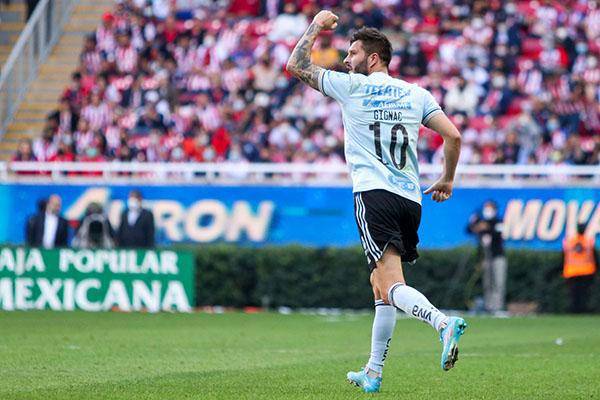 Tigres vapulea a Chivas en su casa.