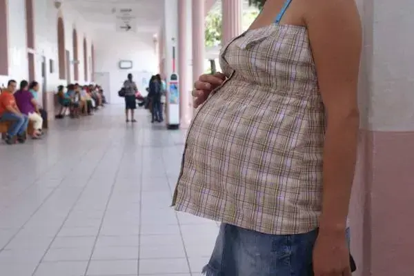 UNAM obstaculiza estudios de mujeres que deciden maternar mientras cursan el posgrado