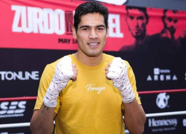 Gilberto “Zurdo” Ramírez levanta la mano para pelear contra Dmitry Bivol.