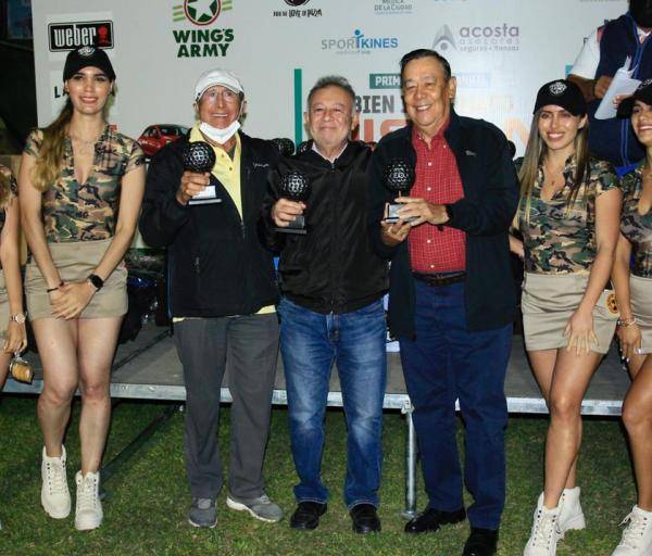 Premian desempeño de golfistas