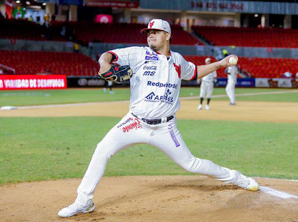 $!Édgar Torres domina la ofensiva de Sultanes y Venados pega primero en la serie