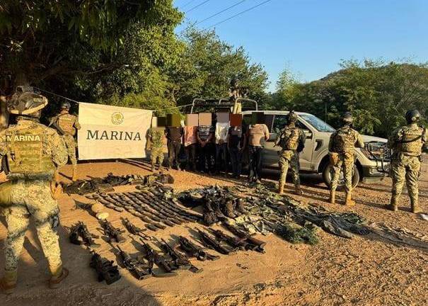 La Secretaría de Marina informó que siete personas fueron detenidas en Concordia con un arsenal.