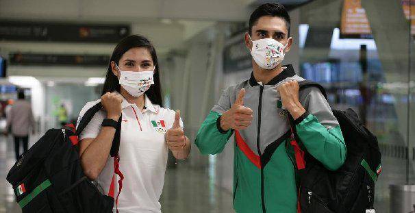 Yareli Salazar y Eder Frayre partieron la noche de este sábado de México rumbo a Japón.