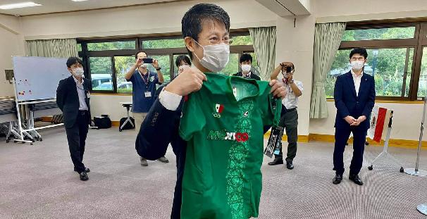 $!Sinaloense Yareli Salazar convive con Gobernador de Hiroshima