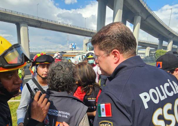 La Policía de la CDMX apoyó en el rescate de víctimas tras la explosión de una pipa en el Puente de la Concordia, en Iztapalapa, el pasado 10 de septiembre.
