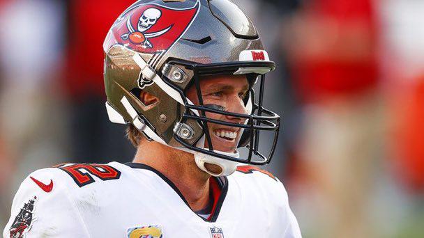 $!Tom Brady extiende contrato con los Buccaneers por un año más