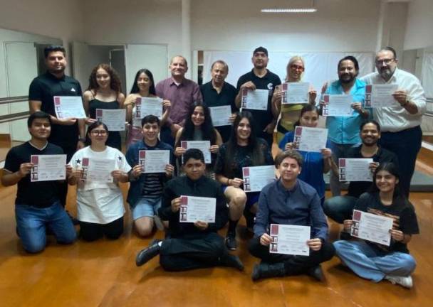 Un total de 17 participantes recibieron su diploma por concluir el Taller de Actuación en Teatro y Cine.