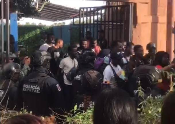 El grupo hallado estaba compuesto por personas de Togo, Sudán, Guinea, Ghana, Mauritania y Mali, quienes aparentemente se dirigían a Estados Unidos en un camión.