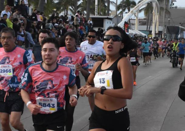Elvia Carranco fue la primera en cruzar la meta de los 5 kilómetros.